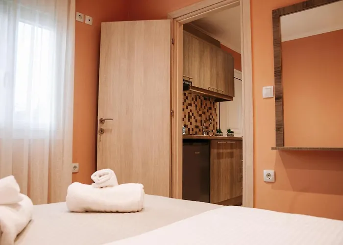 13 Brothers * Paralía Skotínis